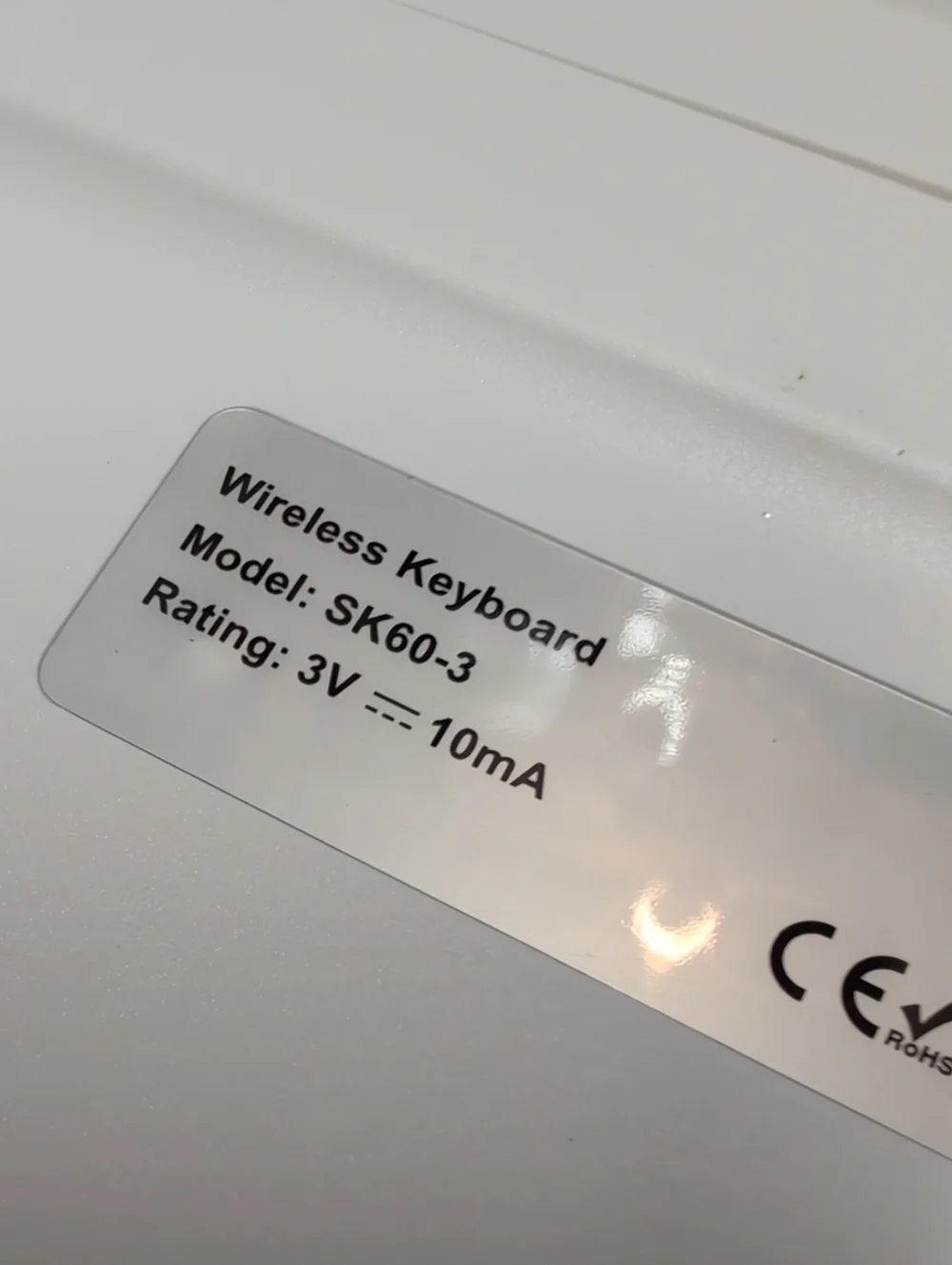 Compact Wireless Keyboard/ Mouse  SK60-3 — White. (95)